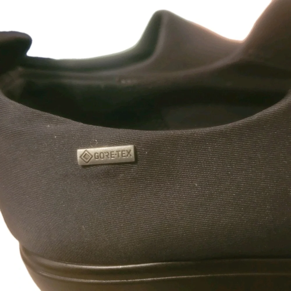 ECCO Women's Soft  Wedge Gore-tex Slip on Sneaker Women's‎ Size 7-7.5